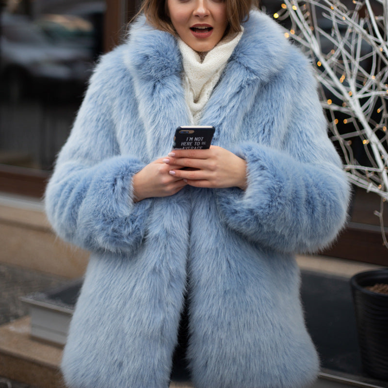 Women's Luxurious Faux Fur Coat with Voluminous Sleeves
