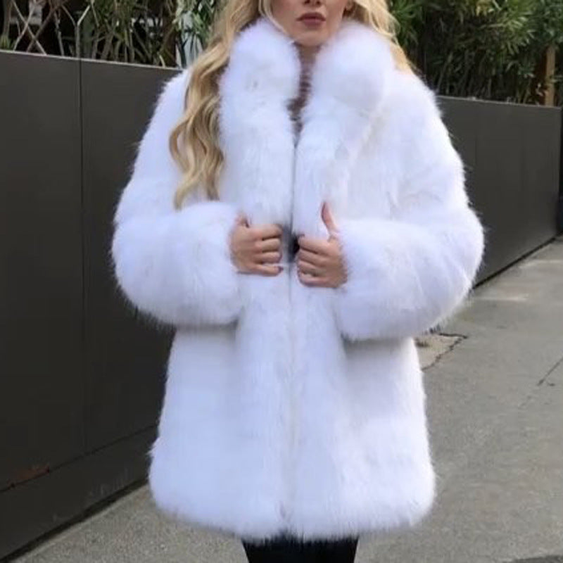 Women's Luxurious Faux Fur Coat with Voluminous Sleeves