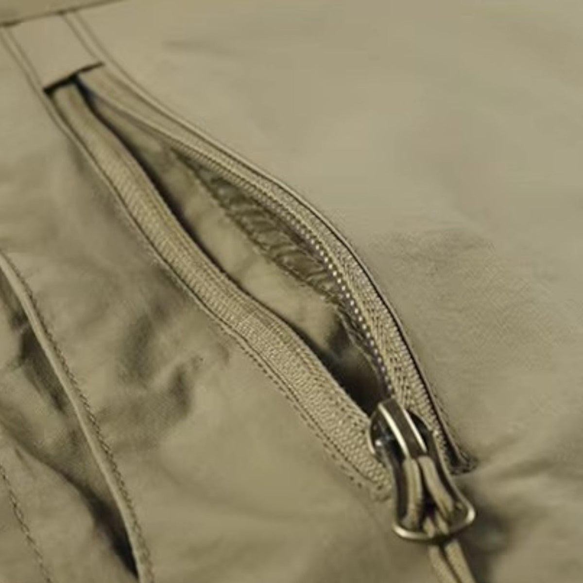 Men’s Lightweight Outdoor Utility Vest with Zip Pockets