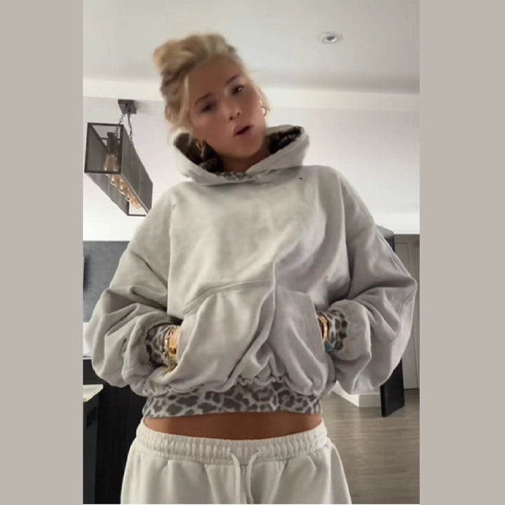 Women Short Oversize Hoodie with Destroy Details and Leo Lining