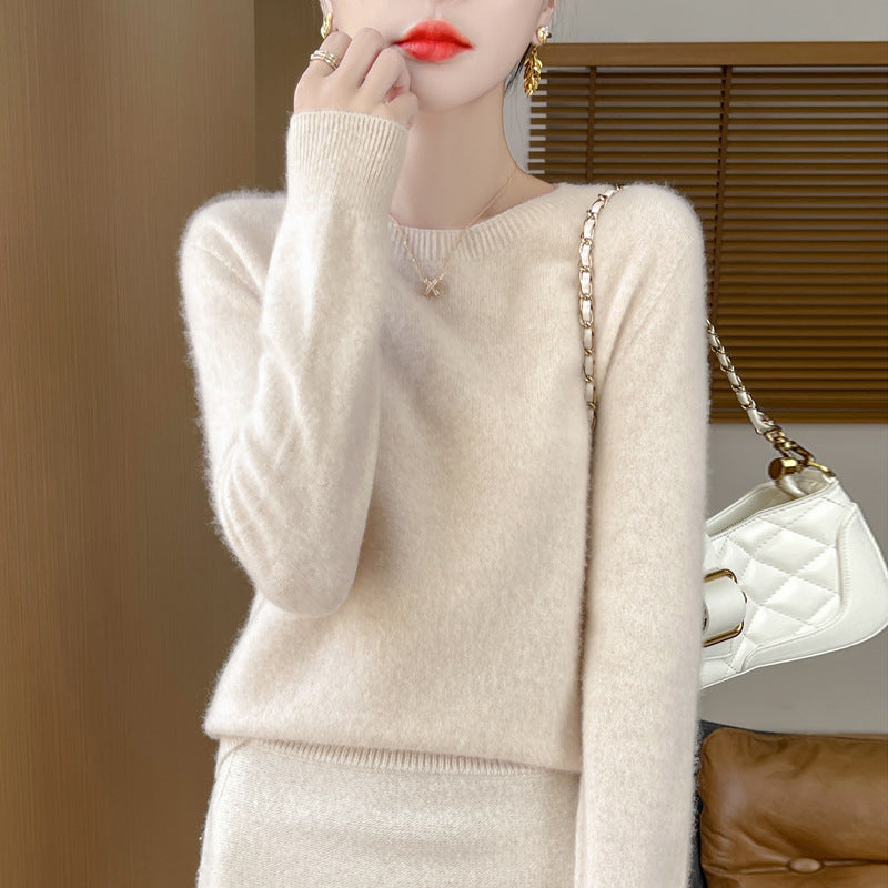 Women's Soft Mohair-Effect Round Neck Sweater with Fine Ribbed Hem and Light Oversize Fit