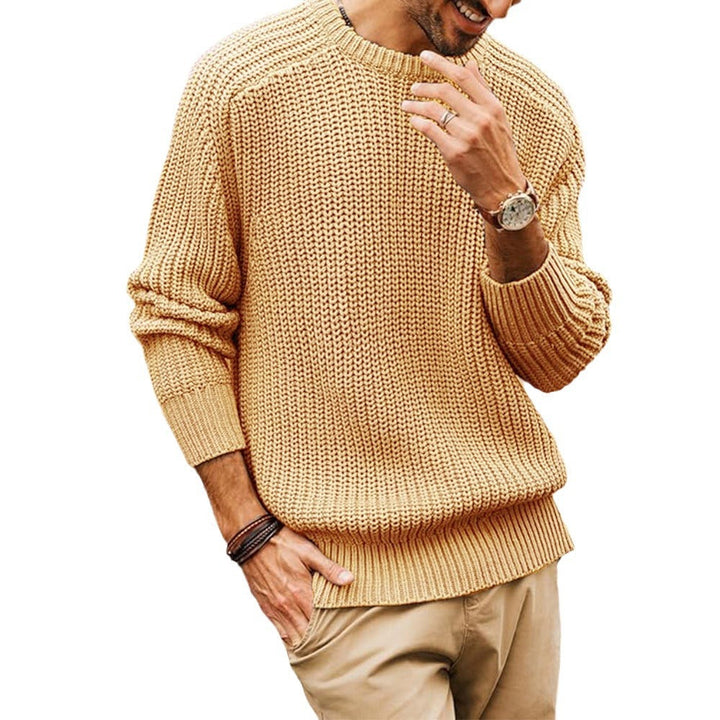 Men's Chunky Knit Pullover with Round Neck and Casual Fit