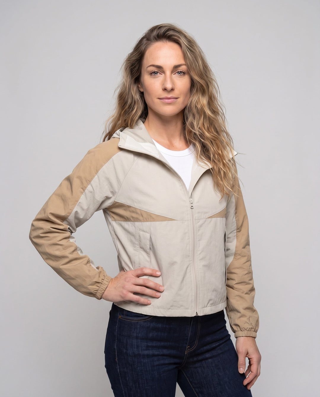 Women's Lightweight Functional Jacket with Breathable Inserts and Adjustable Hood Design