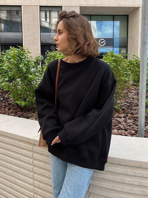 Women's Oversized Sweatshirt in Solid Color Design